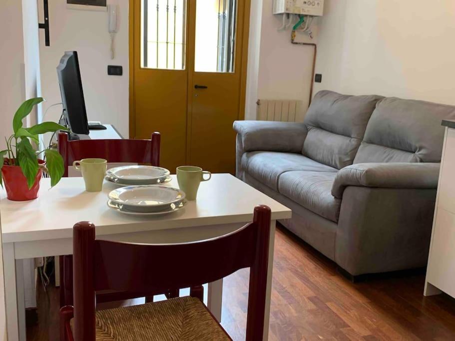 Comfortable Typical Old Style Apartment Milano Ngoại thất bức ảnh